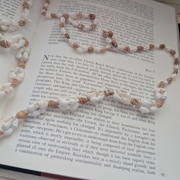 Vintage Boho Shell Necklace - Picture 7 of 8